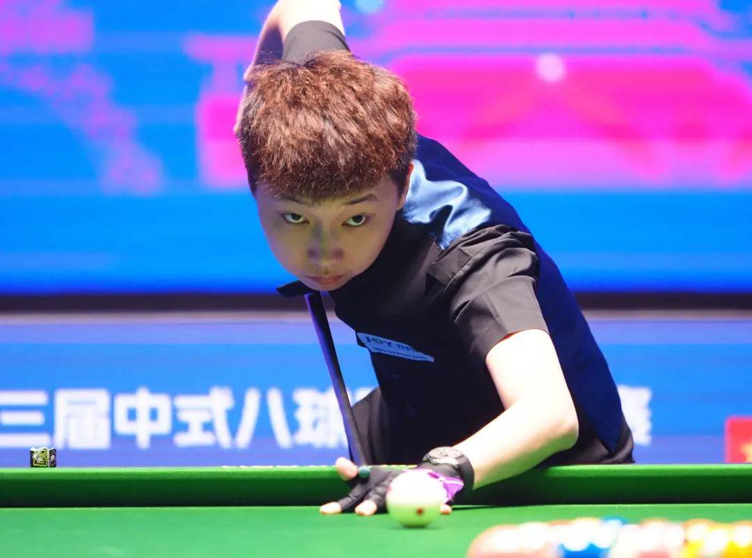 球队身上稳 球队身上稳