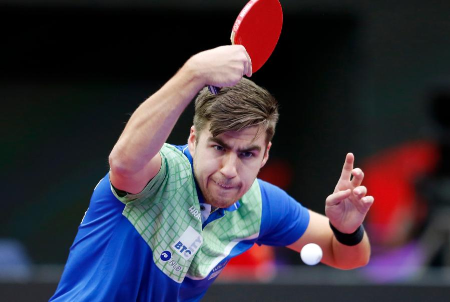 由右路傳中 由右路傳中